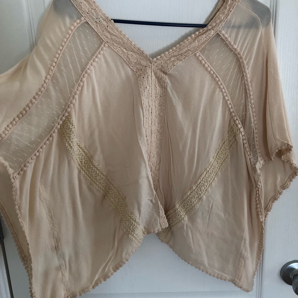 Detailed top from buckle